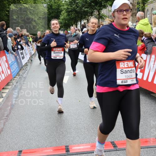 14.06.2026 - REWE Women's Run Strokosch-Dieckow http://msf.ph/oto/9786379 14.06.2026 10:07:01 Ziel 10060, 10061, 10282, 10428, 10505, 10791, 10825, 10868, 10939, 11031, 11354 meine-sportfotos.de
