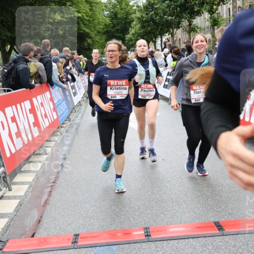 14.06.2026 - REWE Women's Run Strokosch-Dieckow http://msf.ph/oto/9786380 14.06.2026 10:07:03 Ziel 10060, 10061, 10428, 10505, 10791, 10825, 10939, 11031, 11354, 11476 meine-sportfotos.de