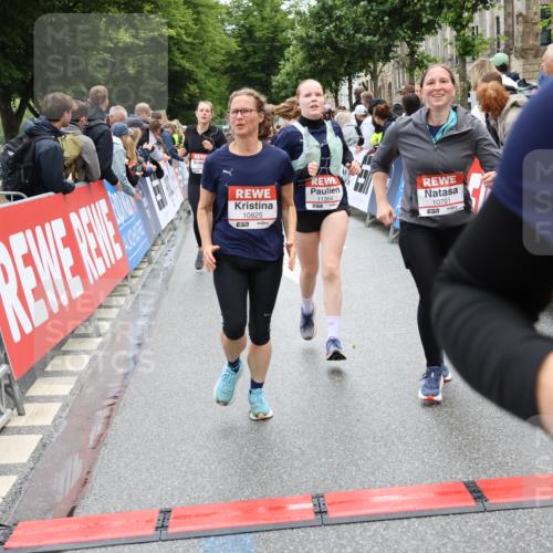 14.06.2026 - REWE Women's Run Strokosch-Dieckow http://msf.ph/oto/9786381 14.06.2026 10:07:03 Ziel 10060, 10061, 10428, 10505, 10791, 10825, 10939, 11031, 11354, 11476 meine-sportfotos.de