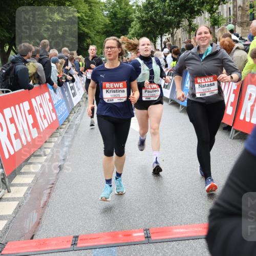 14.06.2026 - REWE Women's Run Strokosch-Dieckow http://msf.ph/oto/9786382 14.06.2026 10:07:03 Ziel 10060, 10061, 10428, 10505, 10791, 10825, 10939, 11031, 11354, 11476 meine-sportfotos.de