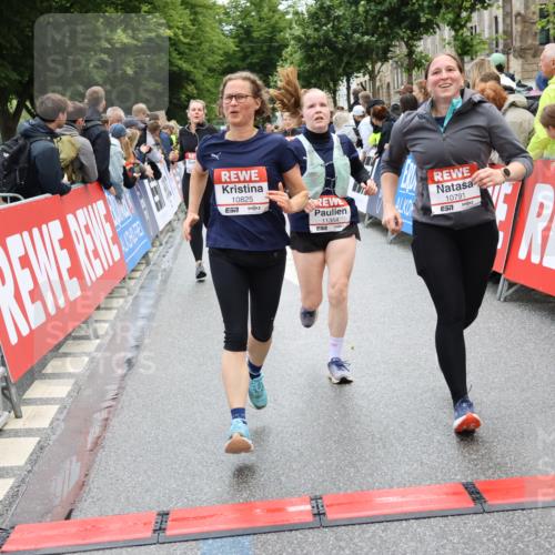 14.06.2026 - REWE Women's Run Strokosch-Dieckow http://msf.ph/oto/9786383 14.06.2026 10:07:03 Ziel 10060, 10061, 10428, 10505, 10791, 10825, 10939, 11031, 11354, 11476 meine-sportfotos.de