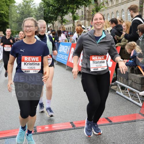 14.06.2026 - REWE Women's Run Strokosch-Dieckow http://msf.ph/oto/9786384 14.06.2026 10:07:03 Ziel 10060, 10061, 10428, 10505, 10791, 10825, 10939, 11031, 11354, 11476 meine-sportfotos.de