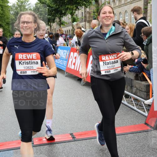 14.06.2026 - REWE Women's Run Strokosch-Dieckow http://msf.ph/oto/9786386 14.06.2026 10:07:03 Ziel 10060, 10061, 10428, 10505, 10791, 10825, 10939, 11031, 11354, 11476 meine-sportfotos.de