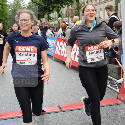 14.06.2026 - REWE Women's Run Strokosch-Dieckow http://msf.ph/oto/9786387 14.06.2026 10:07:03 Ziel 10060, 10061, 10428, 10505, 10791, 10825, 10939, 11031, 11354, 11476 meine-sportfotos.de