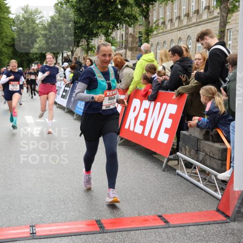 14.06.2026 - REWE Women's Run Strokosch-Dieckow http://msf.ph/oto/9786393 14.06.2026 10:07:12 Ziel 10205, 10467, 10505, 10609, 10939, 10949, 11015, 11161, 11476 meine-sportfotos.de