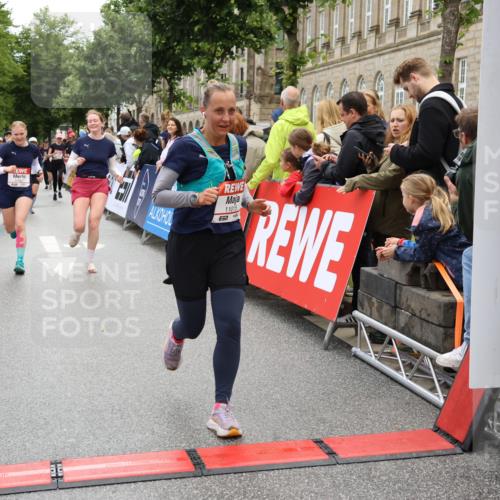 14.06.2026 - REWE Women's Run Strokosch-Dieckow http://msf.ph/oto/9786394 14.06.2026 10:07:12 Ziel 10205, 10467, 10505, 10609, 10939, 10949, 11015, 11161, 11476 meine-sportfotos.de