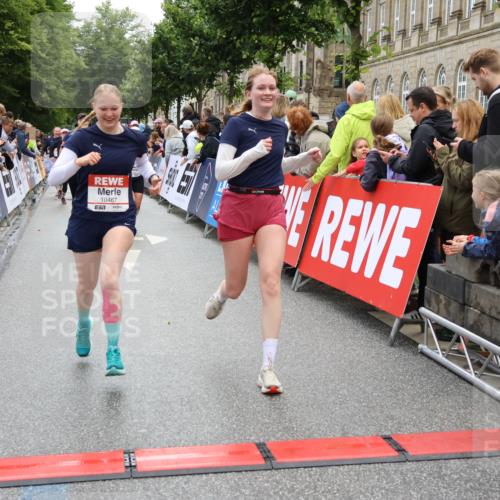 14.06.2026 - REWE Women's Run Strokosch-Dieckow http://msf.ph/oto/9786400 14.06.2026 10:07:13 Ziel 10205, 10467, 10505, 10609, 10888, 10949, 11015, 11084, 11161, 11476 meine-sportfotos.de