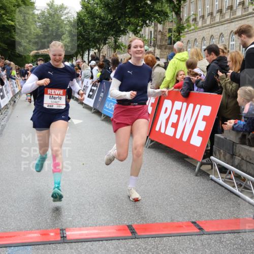 14.06.2026 - REWE Women's Run Strokosch-Dieckow http://msf.ph/oto/9786401 14.06.2026 10:07:14 Ziel 10006, 10007, 10008, 10009, 10205, 10467, 10609, 10888, 10949, 11015, 11084, 11127, 11161, 11476 meine-sportfotos.de