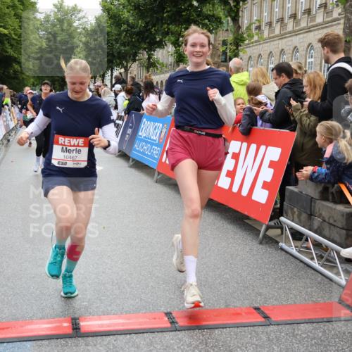 14.06.2026 - REWE Women's Run Strokosch-Dieckow http://msf.ph/oto/9786404 14.06.2026 10:07:14 Ziel 10006, 10007, 10008, 10009, 10205, 10467, 10609, 10888, 10949, 11015, 11084, 11127, 11161, 11476 meine-sportfotos.de
