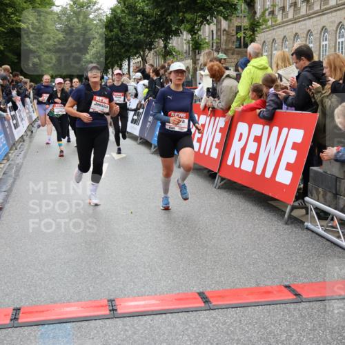 14.06.2026 - REWE Women's Run Strokosch-Dieckow http://msf.ph/oto/9786408 14.06.2026 10:07:15 Ziel 10006, 10007, 10008, 10009, 10205, 10467, 10609, 10888, 10949, 11015, 11084, 11127, 11161 meine-sportfotos.de