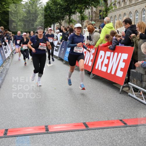 14.06.2026 - REWE Women's Run Strokosch-Dieckow http://msf.ph/oto/9786409 14.06.2026 10:07:15 Ziel 10006, 10007, 10008, 10009, 10205, 10467, 10609, 10888, 10949, 11015, 11084, 11127, 11161 meine-sportfotos.de
