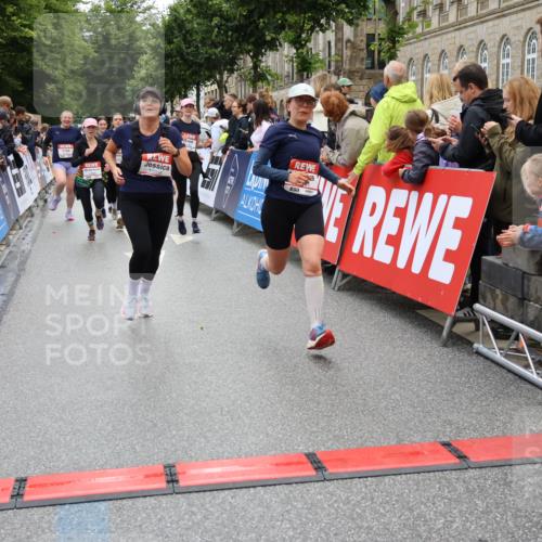 14.06.2026 - REWE Women's Run Strokosch-Dieckow http://msf.ph/oto/9786410 14.06.2026 10:07:15 Ziel 10006, 10007, 10008, 10009, 10205, 10467, 10609, 10888, 10949, 11015, 11084, 11127, 11161 meine-sportfotos.de