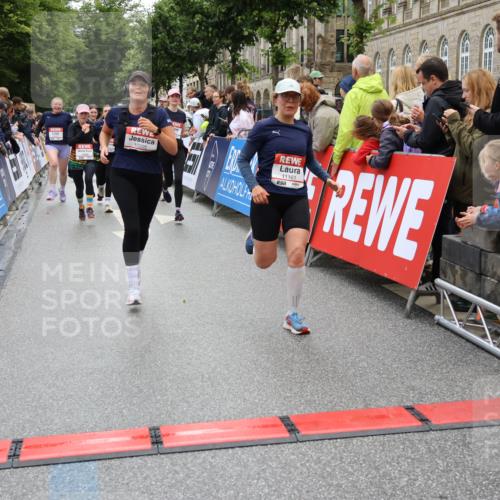 14.06.2026 - REWE Women's Run Strokosch-Dieckow http://msf.ph/oto/9786411 14.06.2026 10:07:15 Ziel 10006, 10007, 10008, 10009, 10205, 10467, 10609, 10888, 10949, 11015, 11084, 11127, 11161 meine-sportfotos.de
