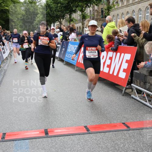 14.06.2026 - REWE Women's Run Strokosch-Dieckow http://msf.ph/oto/9786413 14.06.2026 10:07:15 Ziel 10006, 10007, 10008, 10009, 10205, 10467, 10609, 10888, 10949, 11015, 11084, 11127, 11161 meine-sportfotos.de