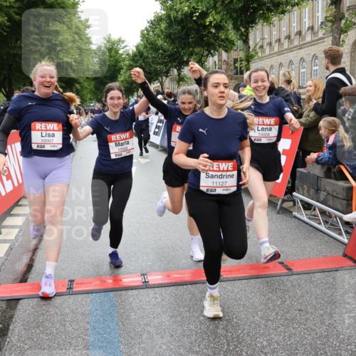 14.06.2026 - REWE Women's Run Strokosch-Dieckow http://msf.ph/oto/9786425 14.06.2026 10:07:19 Ziel 10006, 10007, 10008, 10009, 10117, 10205, 10467, 10888, 10949, 11015, 11084, 11127, 11161 meine-sportfotos.de