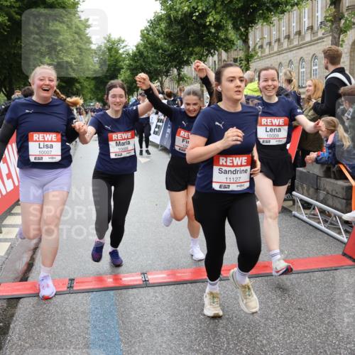 14.06.2026 - REWE Women's Run Strokosch-Dieckow http://msf.ph/oto/9786426 14.06.2026 10:07:19 Ziel 10006, 10007, 10008, 10009, 10117, 10205, 10467, 10888, 10949, 11015, 11084, 11127, 11161 meine-sportfotos.de