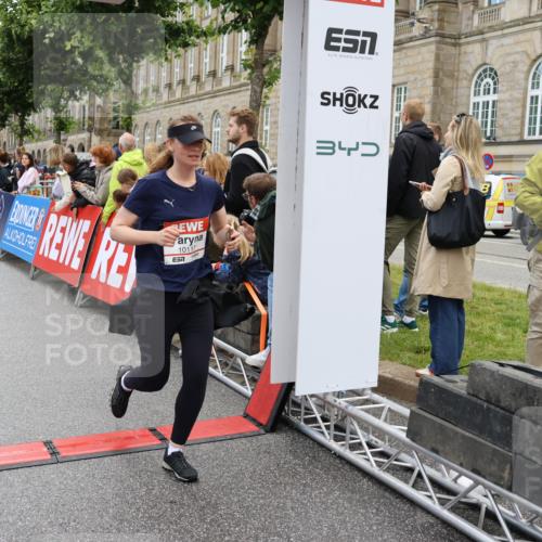 14.06.2026 - REWE Women's Run Strokosch-Dieckow http://msf.ph/oto/9786431 14.06.2026 10:07:22 Ziel 10006, 10007, 10008, 10009, 10117, 10205, 10467, 10508, 10888, 10949, 11084, 11127, 11161, 11192 meine-sportfotos.de