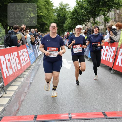 14.06.2026 - REWE Women's Run Strokosch-Dieckow http://msf.ph/oto/9786434 14.06.2026 10:07:26 Ziel 10006, 10007, 10008, 10009, 10117, 10508, 11127, 11192, 11252 meine-sportfotos.de