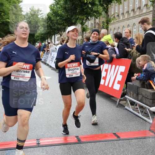 14.06.2026 - REWE Women's Run Strokosch-Dieckow http://msf.ph/oto/9786439 14.06.2026 10:07:27 Ziel 10117, 10508, 11192, 11252 meine-sportfotos.de