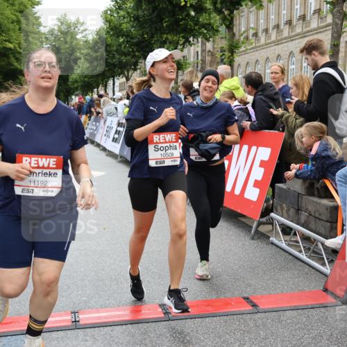 14.06.2026 - REWE Women's Run Strokosch-Dieckow http://msf.ph/oto/9786440 14.06.2026 10:07:27 Ziel 10117, 10508, 11192, 11252 meine-sportfotos.de