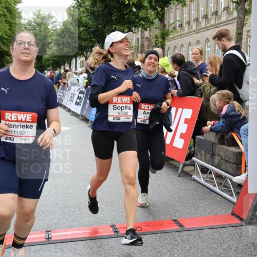 14.06.2026 - REWE Women's Run Strokosch-Dieckow http://msf.ph/oto/9786441 14.06.2026 10:07:27 Ziel 10117, 10508, 11192, 11252 meine-sportfotos.de
