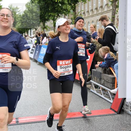 14.06.2026 - REWE Women's Run Strokosch-Dieckow http://msf.ph/oto/9786444 14.06.2026 10:07:27 Ziel 10117, 10508, 11192, 11252 meine-sportfotos.de