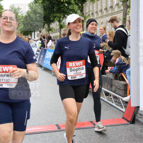 14.06.2026 - REWE Women's Run Strokosch-Dieckow http://msf.ph/oto/9786445 14.06.2026 10:07:27 Ziel 10117, 10508, 11192, 11252 meine-sportfotos.de