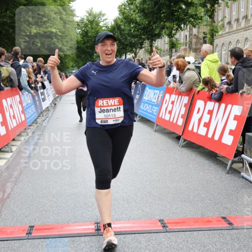 14.06.2026 - REWE Women's Run Strokosch-Dieckow http://msf.ph/oto/9786449 14.06.2026 10:07:35 Ziel 10113, 10861, 11252 meine-sportfotos.de