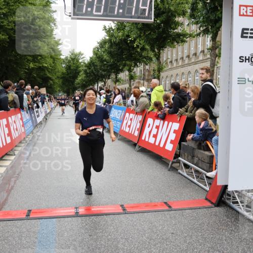 14.06.2026 - REWE Women's Run Strokosch-Dieckow http://msf.ph/oto/9786454 14.06.2026 10:07:37 Ziel 10113, 10861 meine-sportfotos.de