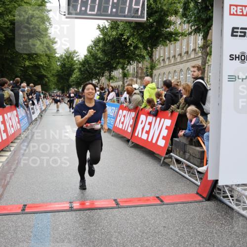 14.06.2026 - REWE Women's Run Strokosch-Dieckow http://msf.ph/oto/9786455 14.06.2026 10:07:37 Ziel 10113, 10861 meine-sportfotos.de