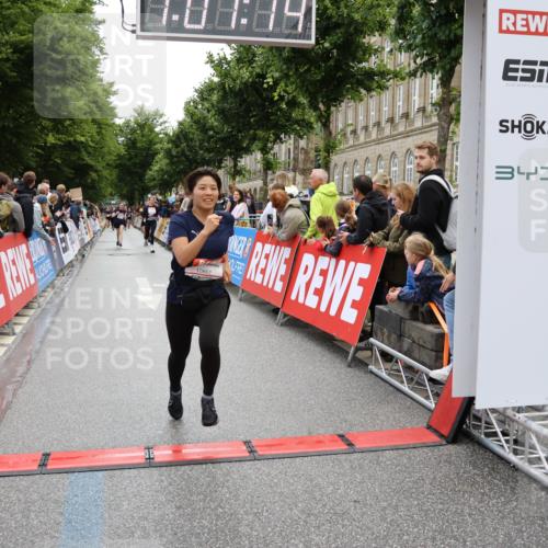 14.06.2026 - REWE Women's Run Strokosch-Dieckow http://msf.ph/oto/9786456 14.06.2026 10:07:37 Ziel 10113, 10861 meine-sportfotos.de
