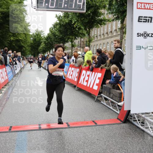 14.06.2026 - REWE Women's Run Strokosch-Dieckow http://msf.ph/oto/9786457 14.06.2026 10:07:37 Ziel 10113, 10861 meine-sportfotos.de