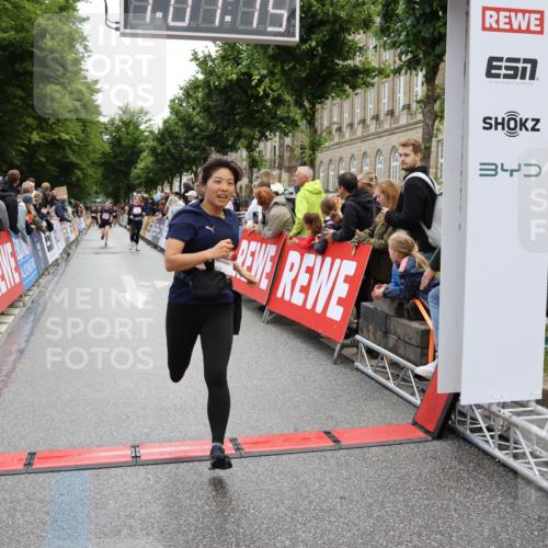 14.06.2026 - REWE Women's Run Strokosch-Dieckow http://msf.ph/oto/9786458 14.06.2026 10:07:37 Ziel 10113, 10861 meine-sportfotos.de