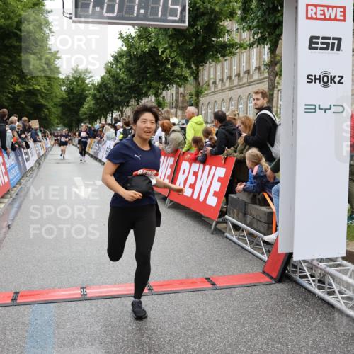 14.06.2026 - REWE Women's Run Strokosch-Dieckow http://msf.ph/oto/9786459 14.06.2026 10:07:37 Ziel 10113, 10861 meine-sportfotos.de