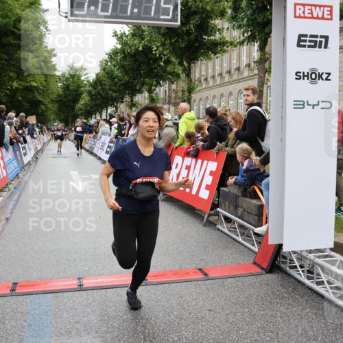 14.06.2026 - REWE Women's Run Strokosch-Dieckow http://msf.ph/oto/9786460 14.06.2026 10:07:37 Ziel 10113, 10861 meine-sportfotos.de