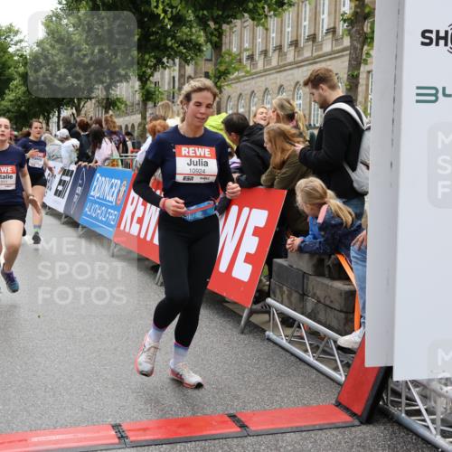 14.06.2026 - REWE Women's Run Strokosch-Dieckow http://msf.ph/oto/9786461 14.06.2026 10:07:42 Ziel 10113, 10861, 10924, 10965, 11077 meine-sportfotos.de