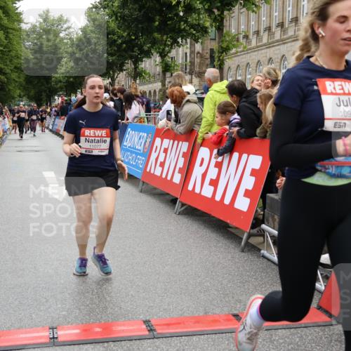 14.06.2026 - REWE Women's Run Strokosch-Dieckow http://msf.ph/oto/9786464 14.06.2026 10:07:43 Ziel 10861, 10924, 10965, 11077 meine-sportfotos.de