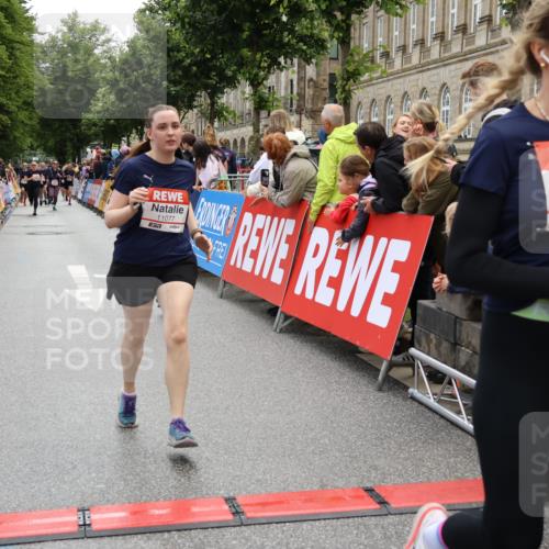 14.06.2026 - REWE Women's Run Strokosch-Dieckow http://msf.ph/oto/9786465 14.06.2026 10:07:43 Ziel 10861, 10924, 10965, 11077 meine-sportfotos.de