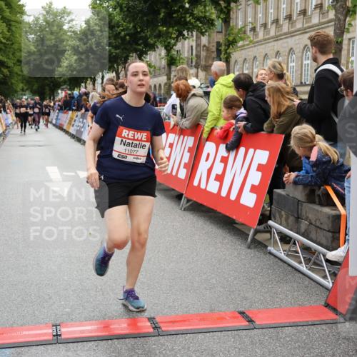 14.06.2026 - REWE Women's Run Strokosch-Dieckow http://msf.ph/oto/9786468 14.06.2026 10:07:43 Ziel 10861, 10924, 10965, 11077 meine-sportfotos.de