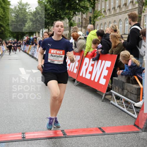 14.06.2026 - REWE Women's Run Strokosch-Dieckow http://msf.ph/oto/9786469 14.06.2026 10:07:43 Ziel 10861, 10924, 10965, 11077 meine-sportfotos.de