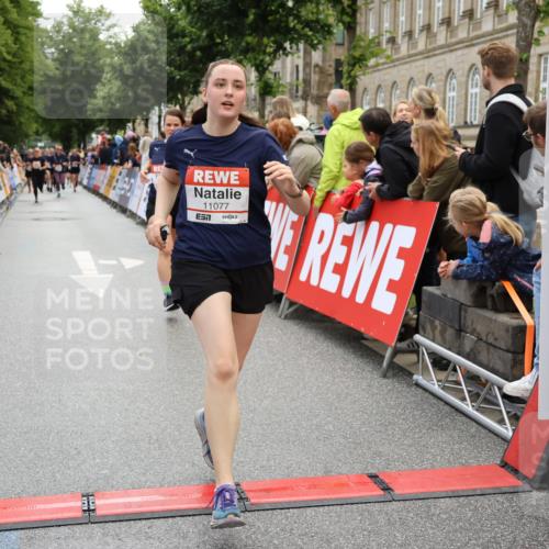 14.06.2026 - REWE Women's Run Strokosch-Dieckow http://msf.ph/oto/9786470 14.06.2026 10:07:43 Ziel 10861, 10924, 10965, 11077 meine-sportfotos.de