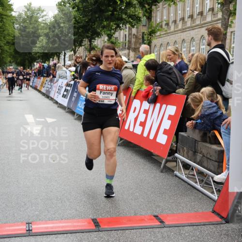 14.06.2026 - REWE Women's Run Strokosch-Dieckow http://msf.ph/oto/9786471 14.06.2026 10:07:44 Ziel 10861, 10924, 10965, 11077 meine-sportfotos.de
