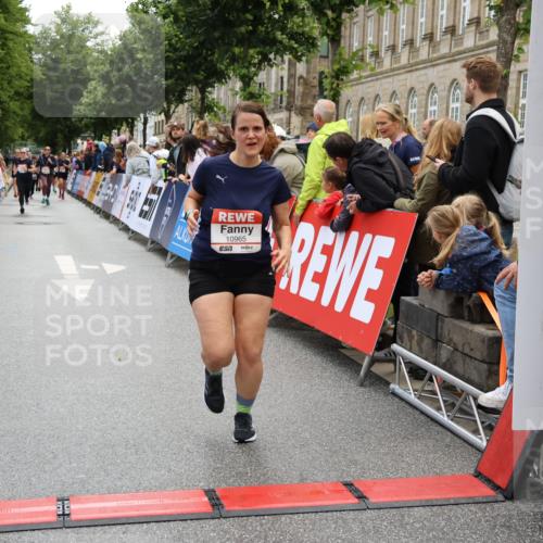 14.06.2026 - REWE Women's Run Strokosch-Dieckow http://msf.ph/oto/9786472 14.06.2026 10:07:44 Ziel 10861, 10924, 10965, 11077 meine-sportfotos.de