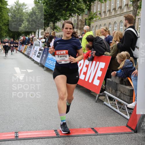 14.06.2026 - REWE Women's Run Strokosch-Dieckow http://msf.ph/oto/9786475 14.06.2026 10:07:45 Ziel 10861, 10924, 10965, 11077 meine-sportfotos.de