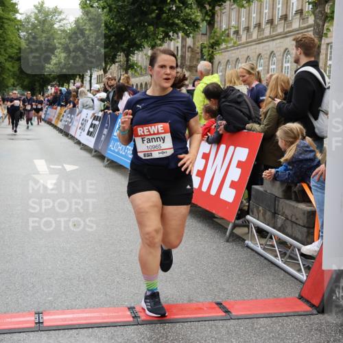 14.06.2026 - REWE Women's Run Strokosch-Dieckow http://msf.ph/oto/9786476 14.06.2026 10:07:45 Ziel 10861, 10924, 10965, 11077 meine-sportfotos.de