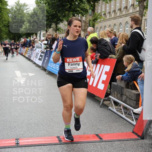 14.06.2026 - REWE Women's Run Strokosch-Dieckow http://msf.ph/oto/9786477 14.06.2026 10:07:45 Ziel 10861, 10924, 10965, 11077 meine-sportfotos.de