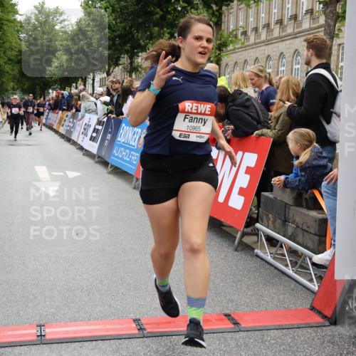 14.06.2026 - REWE Women's Run Strokosch-Dieckow http://msf.ph/oto/9786479 14.06.2026 10:07:45 Ziel 10861, 10924, 10965, 11077 meine-sportfotos.de