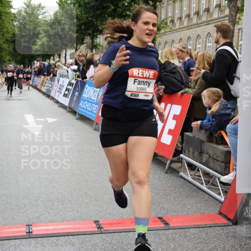 14.06.2026 - REWE Women's Run Strokosch-Dieckow http://msf.ph/oto/9786480 14.06.2026 10:07:45 Ziel 10861, 10924, 10965, 11077 meine-sportfotos.de