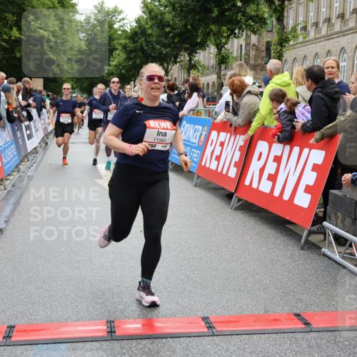 14.06.2026 - REWE Women's Run Strokosch-Dieckow http://msf.ph/oto/9786482 14.06.2026 10:07:51 Ziel 10194, 10237, 10965, 11021, 11062, 11077, 11098, 11099 meine-sportfotos.de