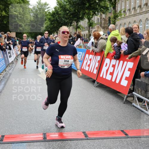 14.06.2026 - REWE Women's Run Strokosch-Dieckow http://msf.ph/oto/9786483 14.06.2026 10:07:51 Ziel 10194, 10237, 10965, 11021, 11062, 11077, 11098, 11099 meine-sportfotos.de